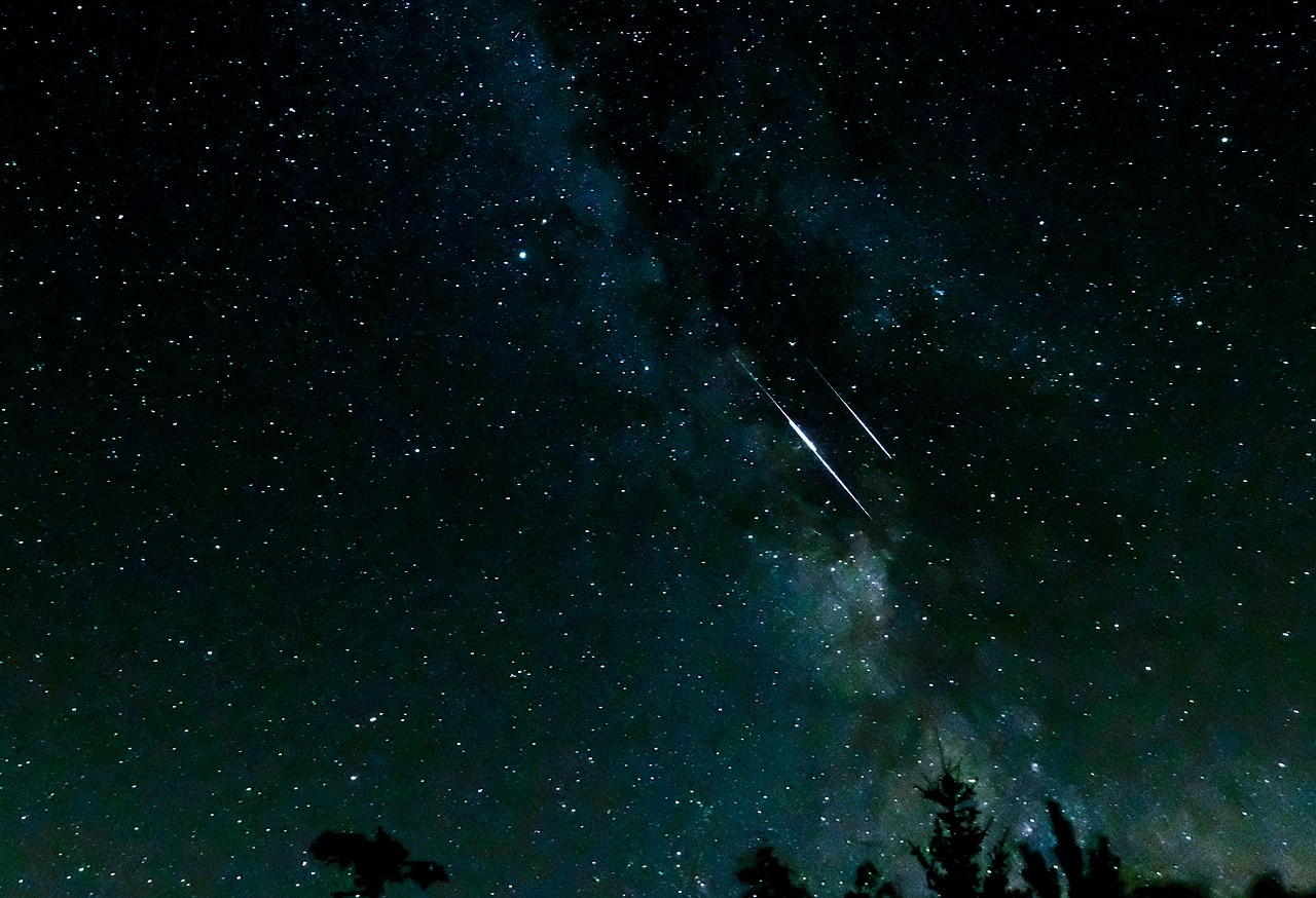 ペルセウス座流星群19 東京の見頃はいつ どの方角に見える 森羅万象 Scope